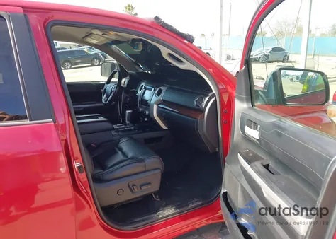 2017 Toyota Tundra Limited 5.7L V8 z USA, uszkodzony, nr VIN 5TFBY5F14HX583061